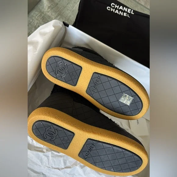 Chanel Black Winter Boots for Women - Picture 7 of 9
